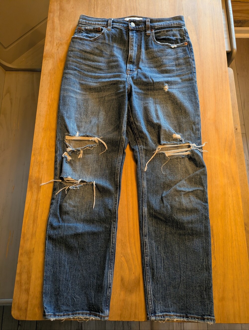 A&F High Rise Jeans - Picture 4 of 5